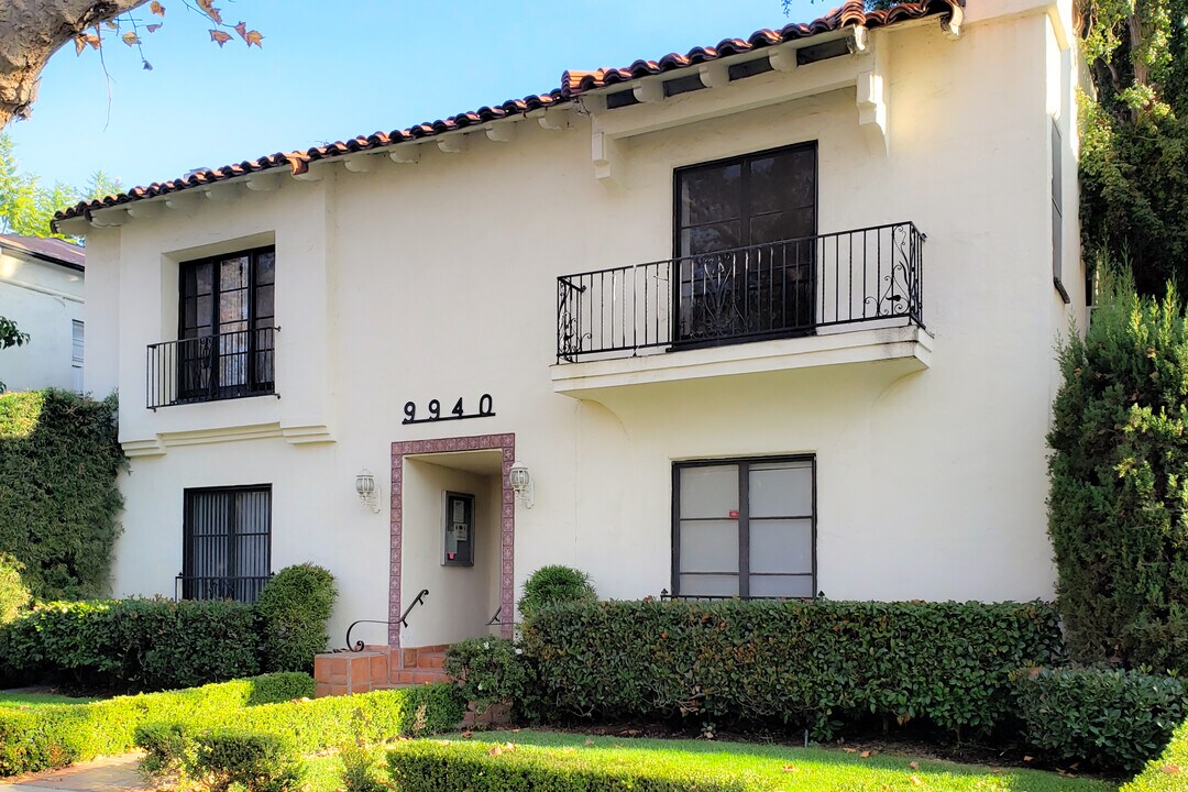 9940 Robbins Dr in Beverly Hills, CA - Foto de edificio