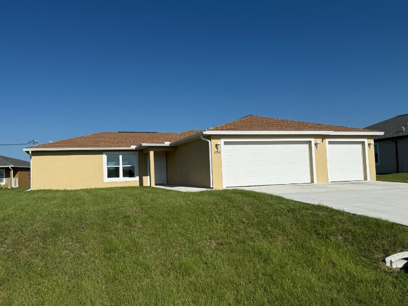 1154 Capri Cir in La Belle, FL - Foto de edificio