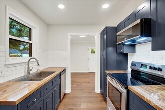 2205 Iowa St in Savannah, GA - Building Photo - Building Photo