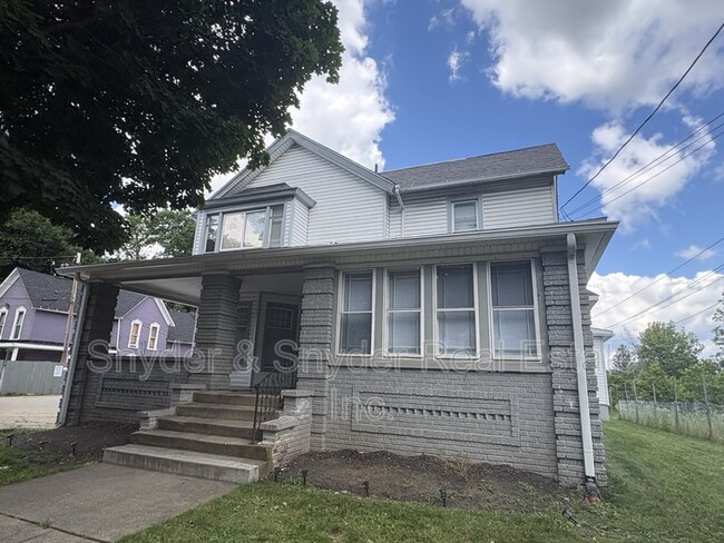 property at 50 S Walnut St