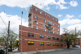 13616 31st Rd in Flushing, NY - Building Photo