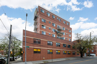 13616 31st Rd in Flushing, NY - Foto de edificio - Building Photo