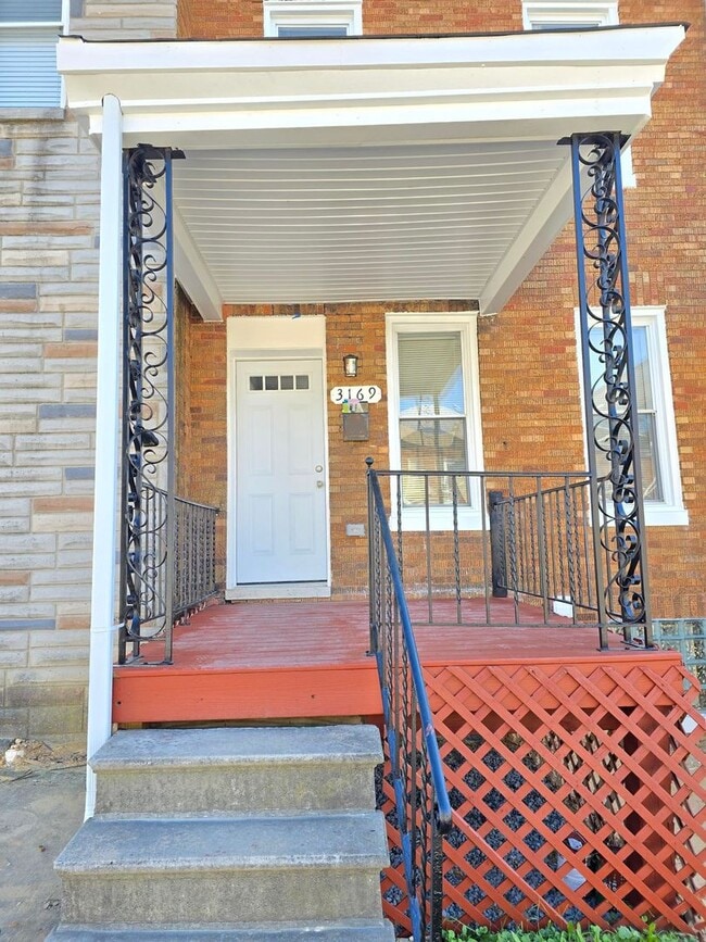 property at 3169 Ravenwood Ave