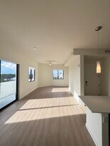 19550 NE 26th Ave, Unit C12 in Miami, FL - Building Photo