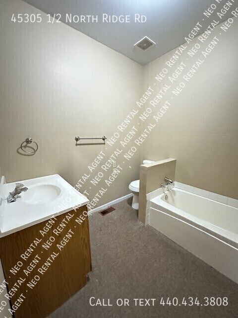 45305 N Ridge Rd in Amherst, OH - Building Photo