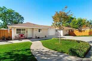 790-92 Vineyard Rd in San Marcos, CA - Building Photo