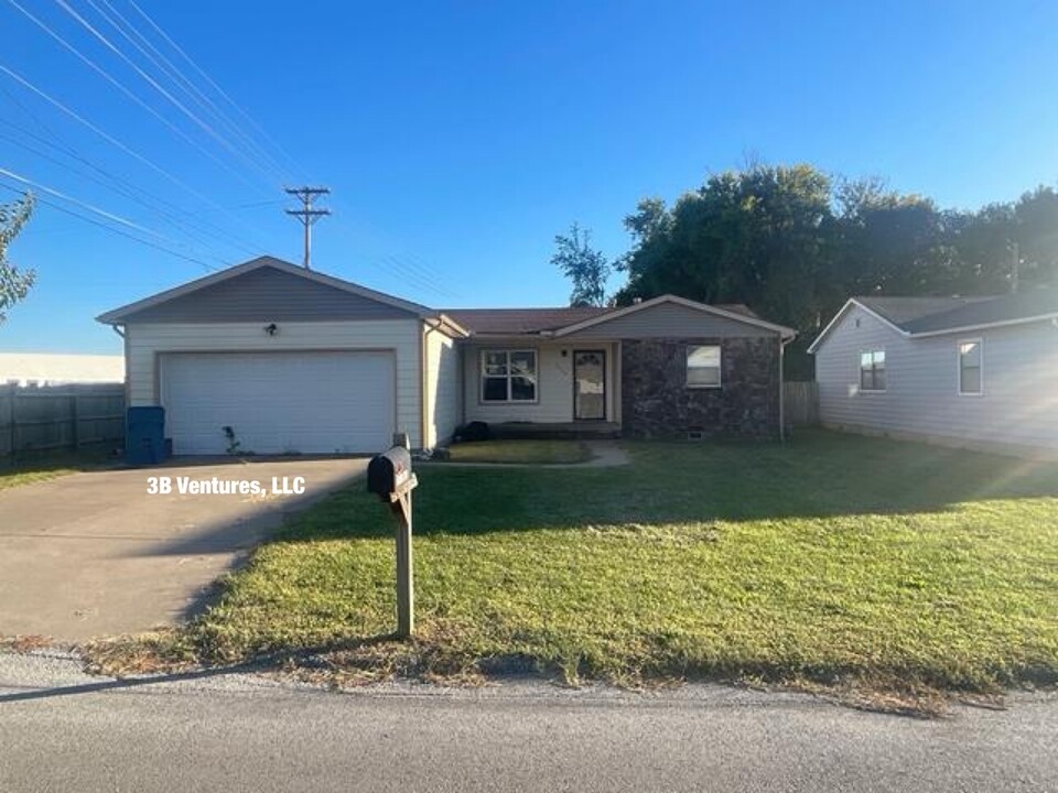 2902 W 17th St in Joplin, MO - Building Photo