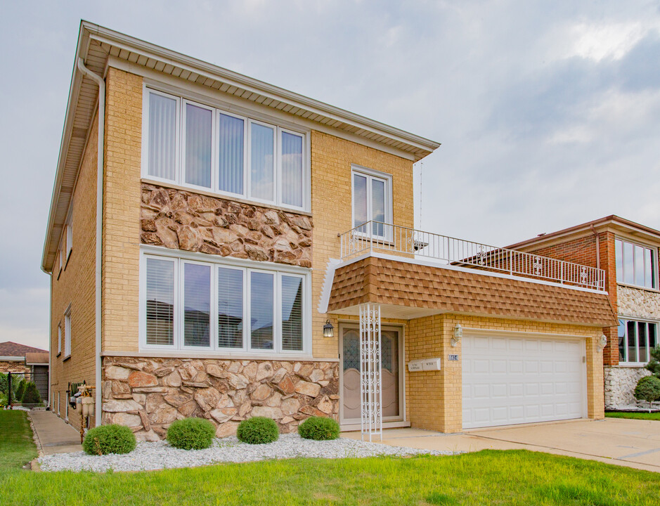 8454 W Windsor Ave-Unit -2 in Chicago, IL - Building Photo