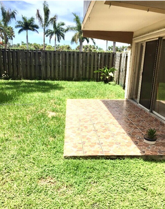 7701 SW 88th St in Miami, FL - Building Photo - Building Photo