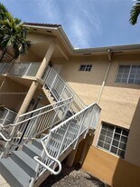 6972 NW 179th St in Hialeah, FL - Building Photo