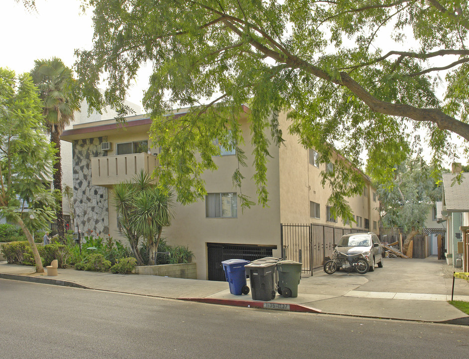 1131 N Fuller Ave in Los Angeles, CA - Foto de edificio