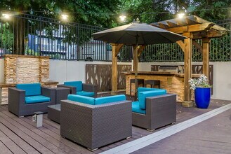 Wharfside Pointe in Seattle, WA - Foto de edificio - Building Photo