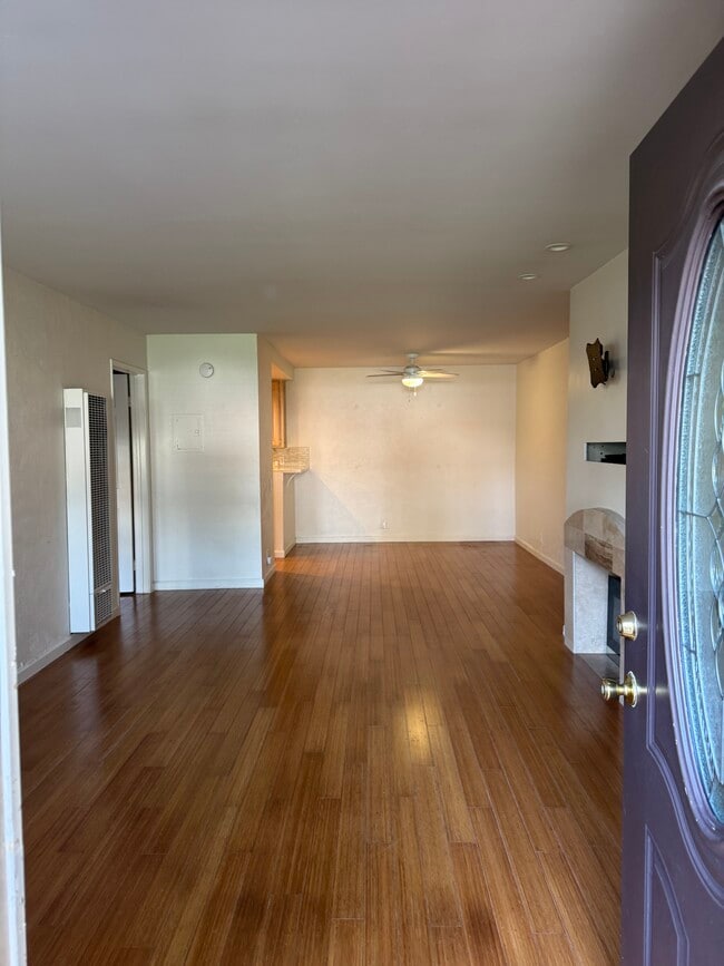 19185 Shoreline Ln, Unit 3 in Huntington Beach, CA - Building Photo - Building Photo