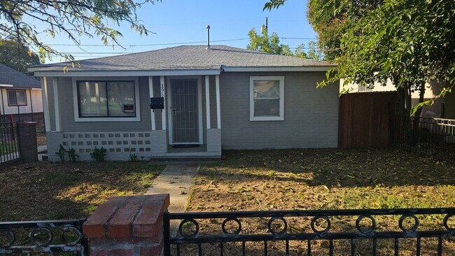 3618 Stanislaus St in Riverbank, CA - Building Photo - Building Photo