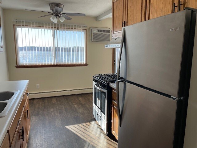 Langdon Lake Apartments in Mound, MN - Building Photo - Building Photo