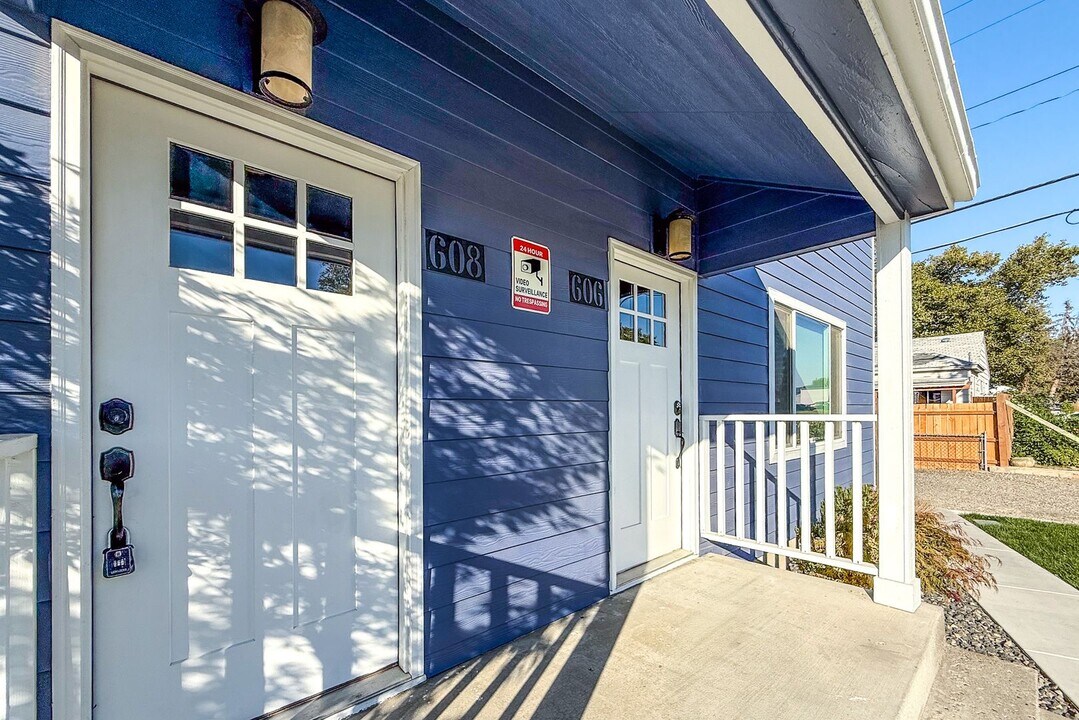 608 Benham St in Richland, WA - Building Photo