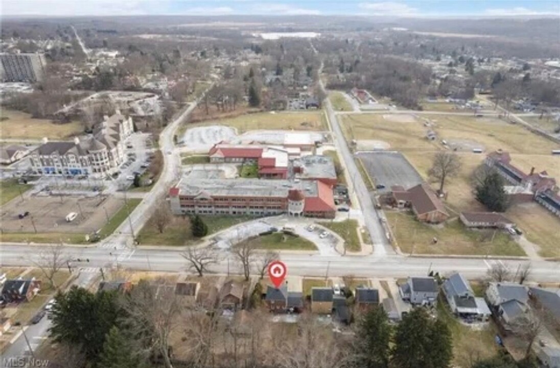 293 Robinson Ave in Barberton, OH - Building Photo