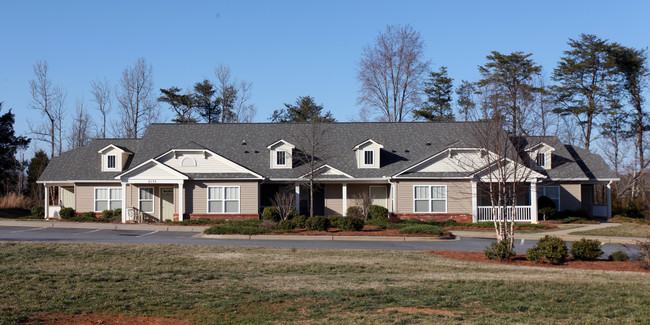 East Broad Crossing Apartments in Statesville, NC - Building Photo - Building Photo