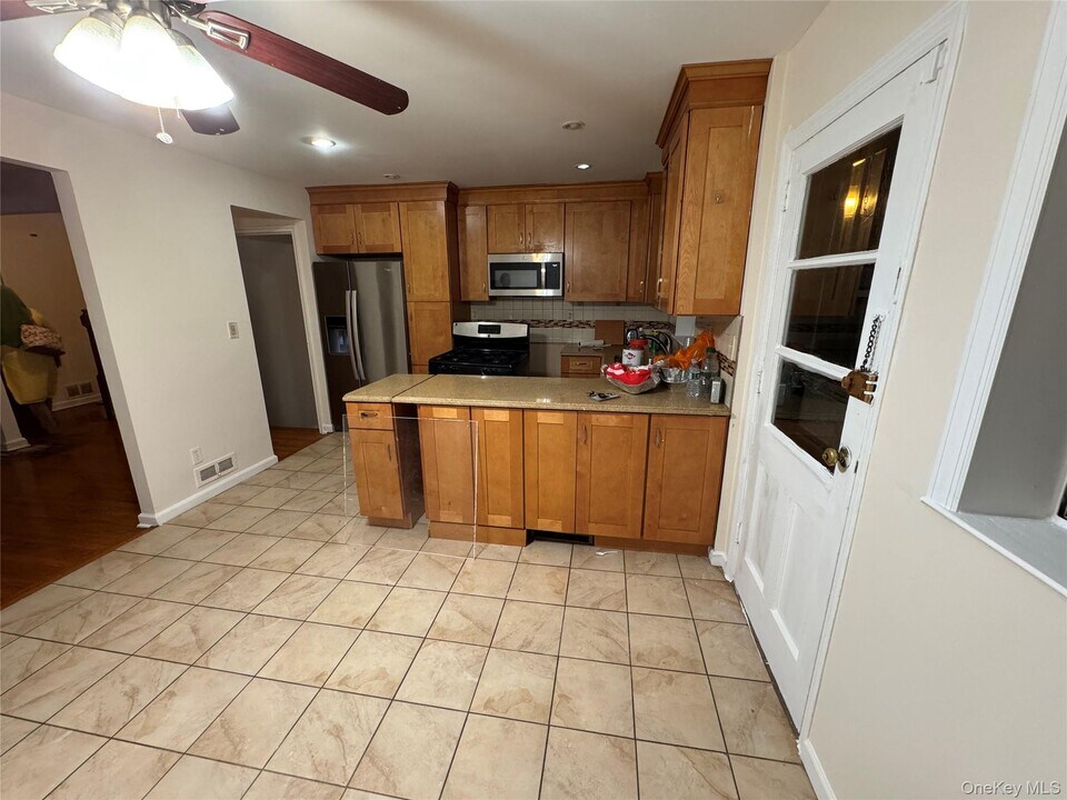 3807 Laconia Ave in Bronx, NY - Building Photo