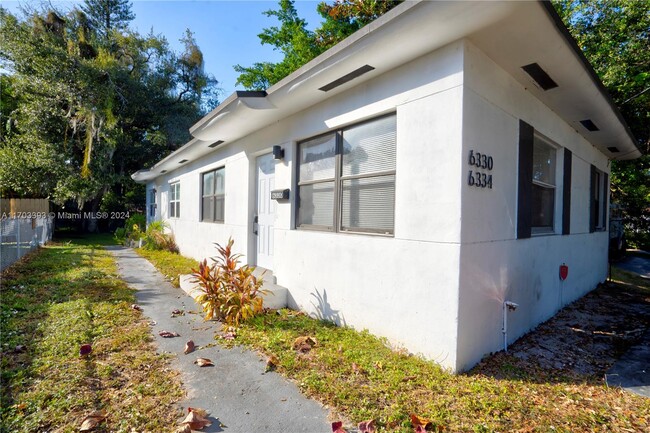 6334 NE 1st Pl in Miami, FL - Building Photo - Building Photo