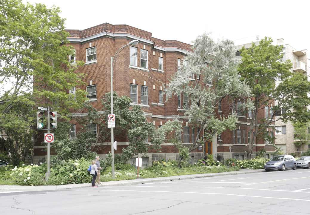 4384 Sherbrooke O in Westmount, QC - Building Photo