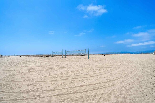 29 Yawl St, Unit 29B in Marina Del Rey, CA - Foto de edificio - Building Photo