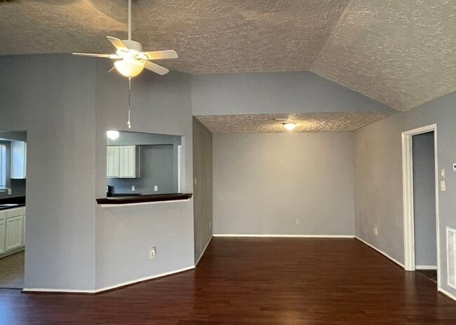 16026 Highlander Dr in Houston, TX - Building Photo - Building Photo