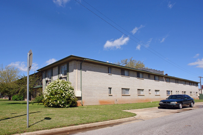 Chateau DeVille in Oklahoma City, OK - Building Photo - Building Photo