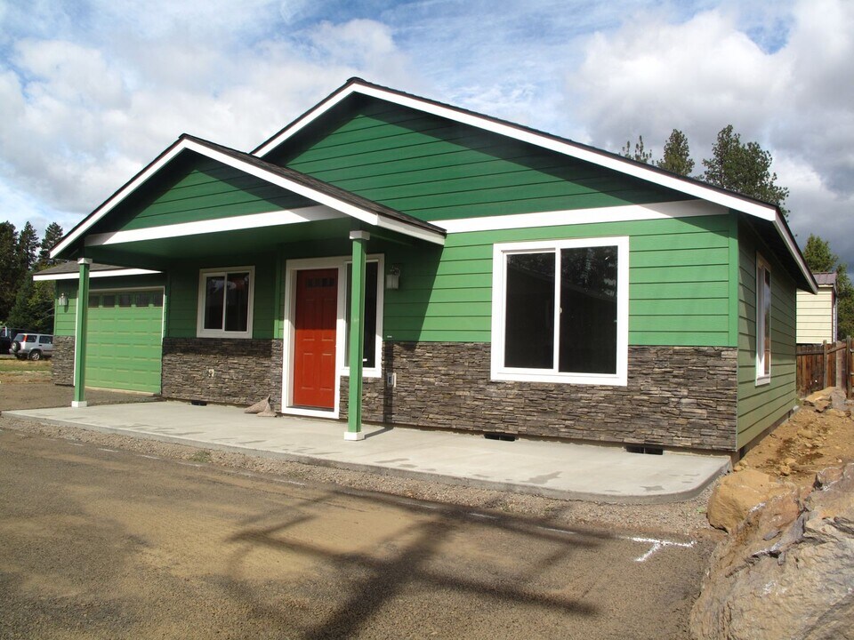 170 N Tamarack St in Sisters, OR - Building Photo