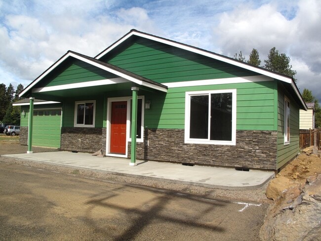 property at 170 N Tamarack St