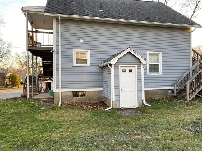 50 Arthur St-Unit -2 in Bellingham, MA - Building Photo - Building Photo