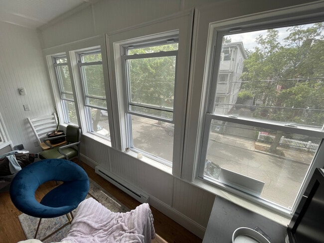 42 Gorham St, Unit 2 in Somerville, MA - Foto de edificio - Building Photo