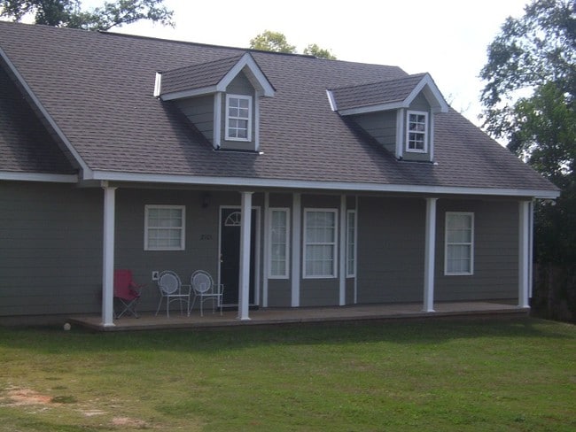 property at 2101 Forest Lake Dr