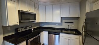 57 Broad St in Norwich, CT - Building Photo