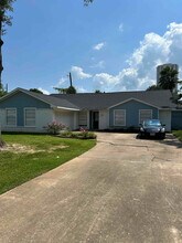 500 Shirleen Dr in Seabrook, TX - Building Photo - Building Photo