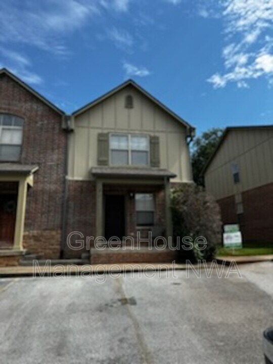 2210 Karrington Rdg in Springdale, AR - Foto de edificio