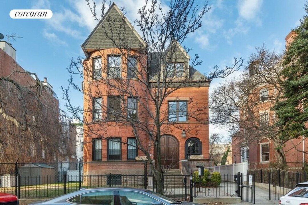 196 New York Ave in Brooklyn, NY - Building Photo