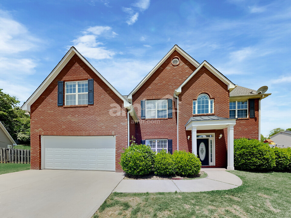 268 Sunderland Way in Stockbridge, GA - Building Photo