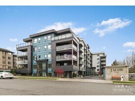 33886 Pine St in Abbotsford, BC - Building Photo