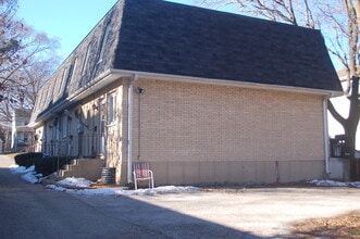 321 S Jefferson St in Woodstock, IL - Building Photo - Building Photo