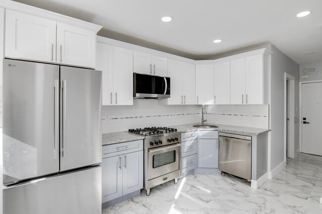 325 57th St in West New York, NJ - Building Photo - Building Photo