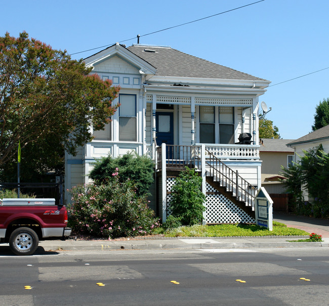 807 College Ave in Santa Rosa, CA - Building Photo - Building Photo