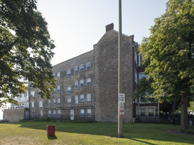 7739 N Eastlake Ter in Chicago, IL - Building Photo - Building Photo