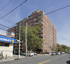 Elmhurst Towers Apartments in Elmhurst, NY - Building Photo - Building Photo