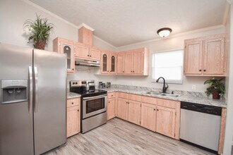 807 E Mesquite Ln in Victoria, TX - Building Photo - Building Photo