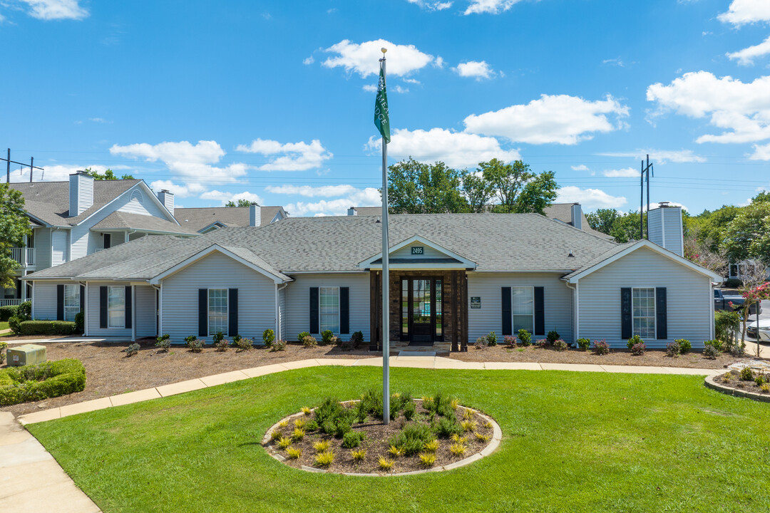 Park at Meadow Ridge in Montgomery, AL - Foto de edificio