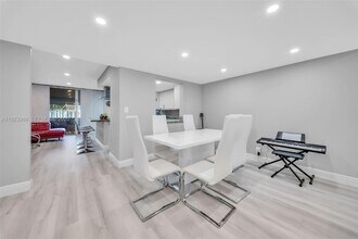 707 NE 27th Ave in Hallandale Beach, FL - Building Photo - Building Photo