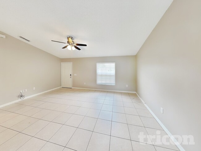 1194 Algoma St, Unit 219 in Deltona, FL - Foto de edificio - Building Photo