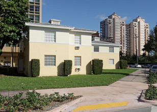 701 Valencia in Coral Gables, FL - Foto de edificio - Building Photo