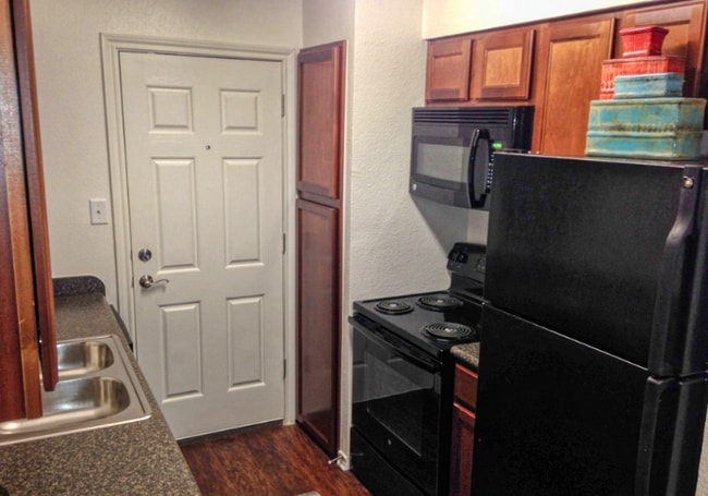 323 W Belt Line Rd, Unit A02 in Cedar Hill, TX - Building Photo - Building Photo